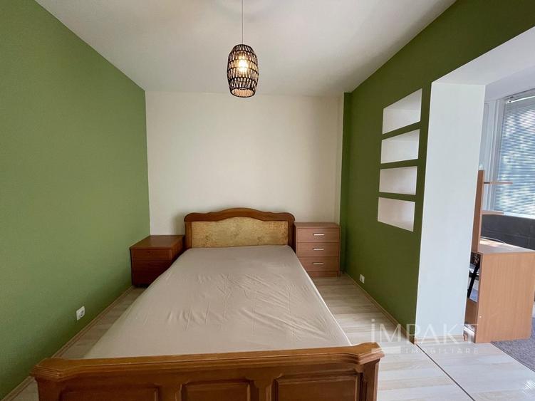 Apartament cu 3 camere semidecomandat, mobilat în Plopilor