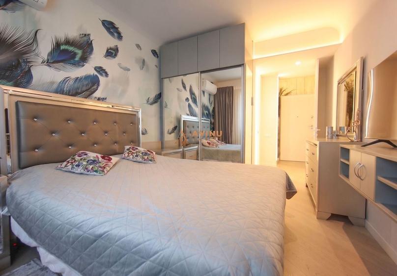 Apartament cu 3 camere în Sud-Vest