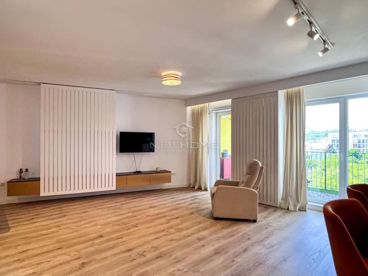 Apartament cu 2 camere semidecomandat, mobilat în Central