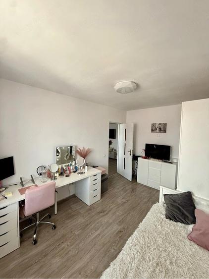 Apartament cu 3 camere decomandat în Florești