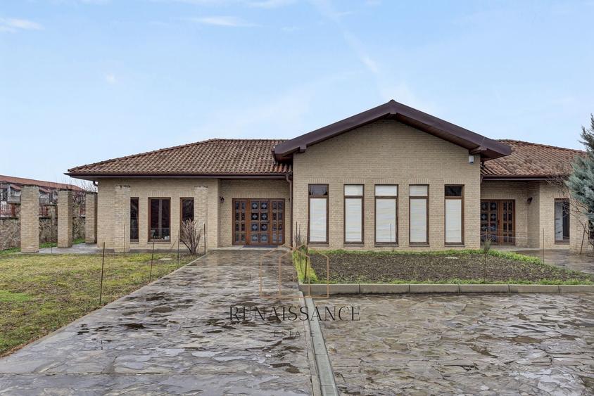Casă individuală cu 14 camere cu Piscina în Plopi