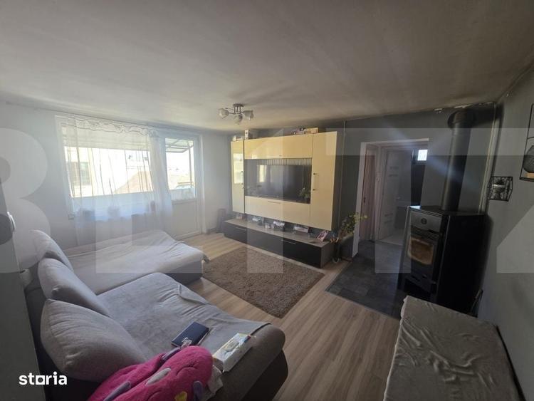Apartament cu 3 camere semidecomandat în Ozun