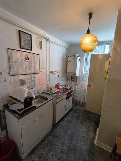 Apartament cu 3 camere decomandat în Micro 3