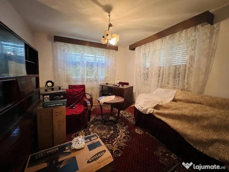 Casă cu 8 camere cu Teren 739 Mp în Mehala