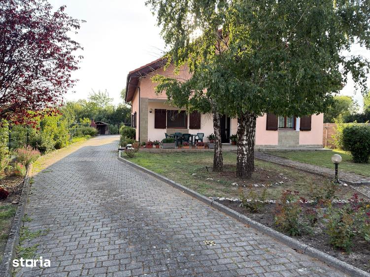 Casă cu 6 camere cu Teren 1306 Mp în Săcălaz