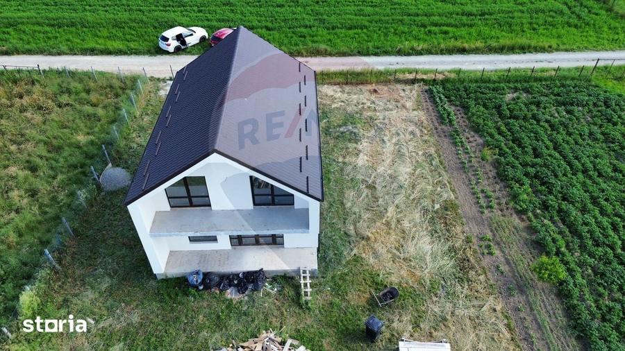 Casa / Vila cu 4 camere de vanzare Vulcan, 15 km de Brasov - 8
