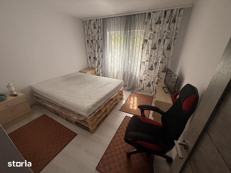 Apartament cu 5 camere în Micro 3