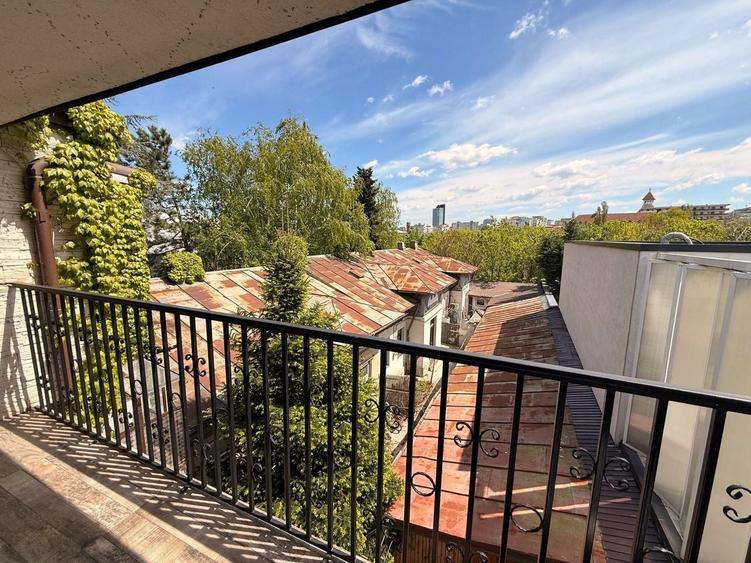 Apartament cu 3 camere decomandat, mobilat în Banu Manta