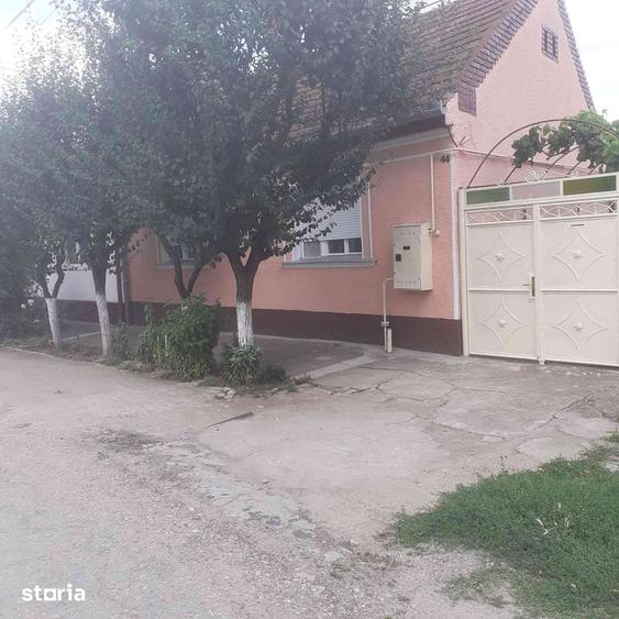 Casă cu 4 camere cu Teren 360 Mp în Micălaca