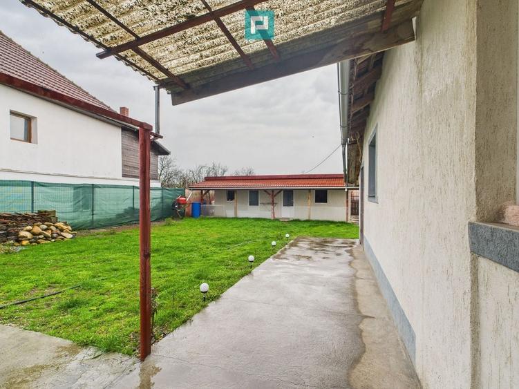 Casă individuală cu 4 camere cu Canalizare în Cenei