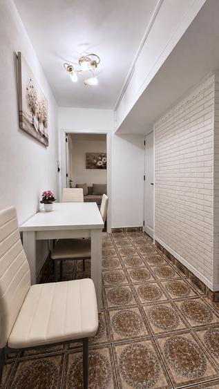 Apartament cu 2 camere semidecomandat în Girocului