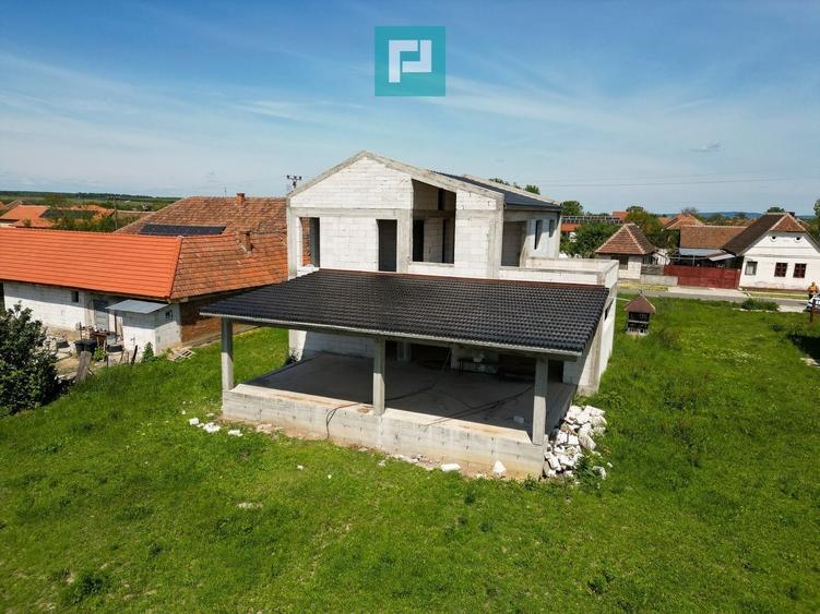 Casă individuală cu 5 camere cu Canalizare în Buteni