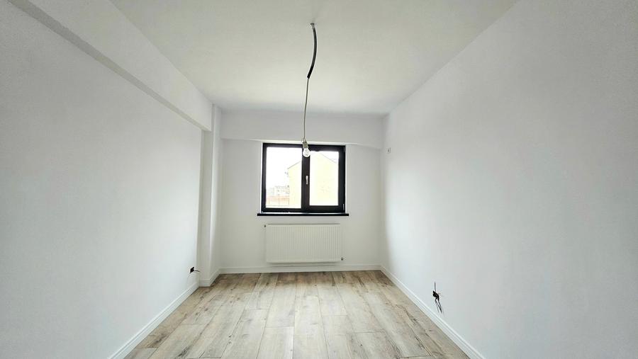 Apartament cu 3 camere semidecomandat în Matei Voievod