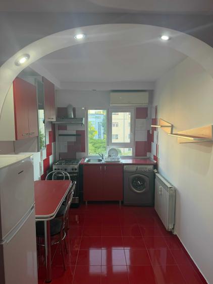 Garsonieră decomandată în Central