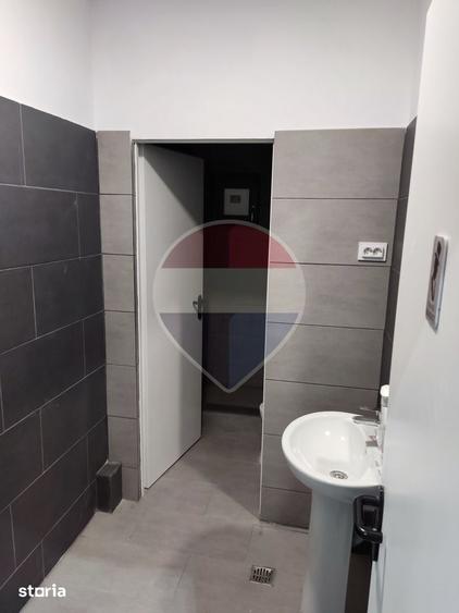 Spațiu comercial, de 420 mp, în Brănești