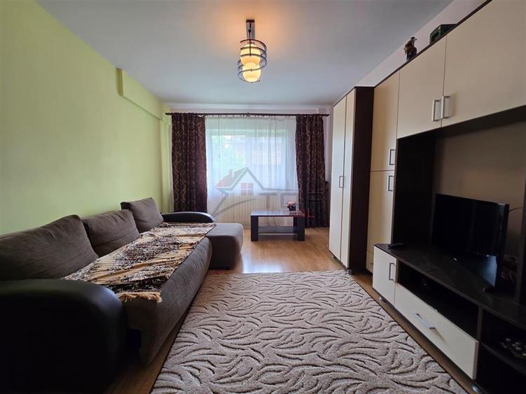 Apartament cu 3 camere decomandat în Frumoasa
