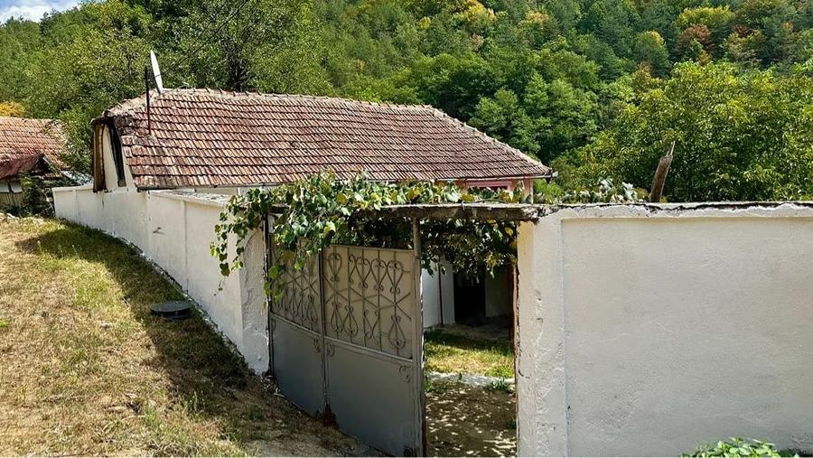 Casă cu Teren 1000 Mp în Podeni