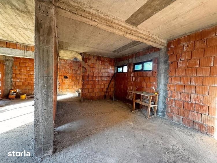 Casă cu 4 camere cu Teren 274 Mp în Valea Borcutului
