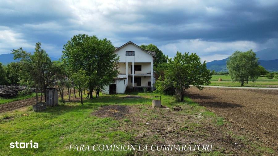 Casă cu 10 camere cu Teren 4324 Mp în Central