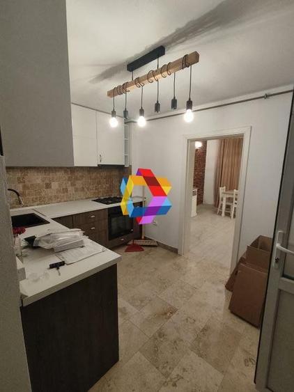 Casă individuală cu 5 camere cu Teren 100 Mp în Drumul Poienii