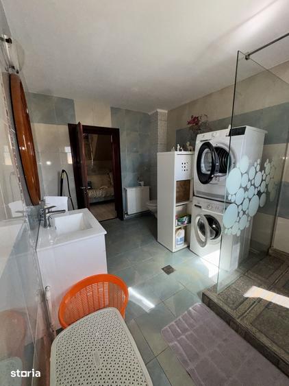 Casă cu 4 camere cu Teren 381 Mp în Agigea