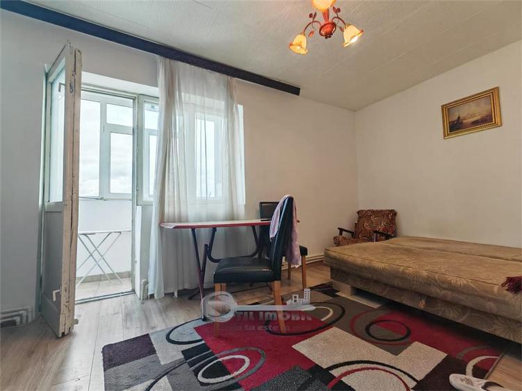 Apartament cu 3 camere decomandat, mobilat în Mircea cel Bătrân