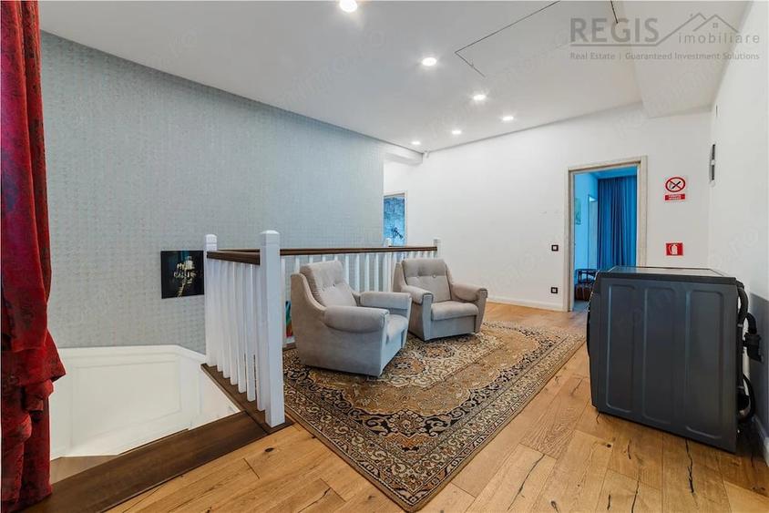 Casă cu 5 camere cu Teren 808 Mp în Noua