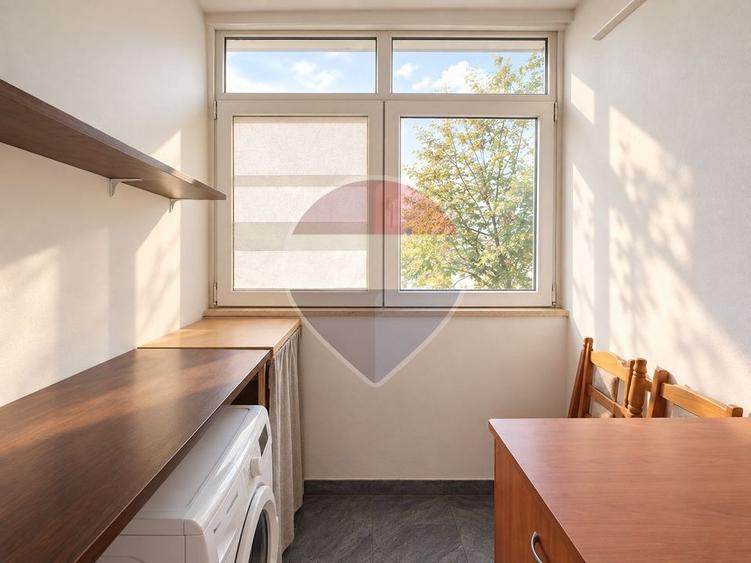 Apartament cu 3 camere semidecomandat, mobilat în Milcov