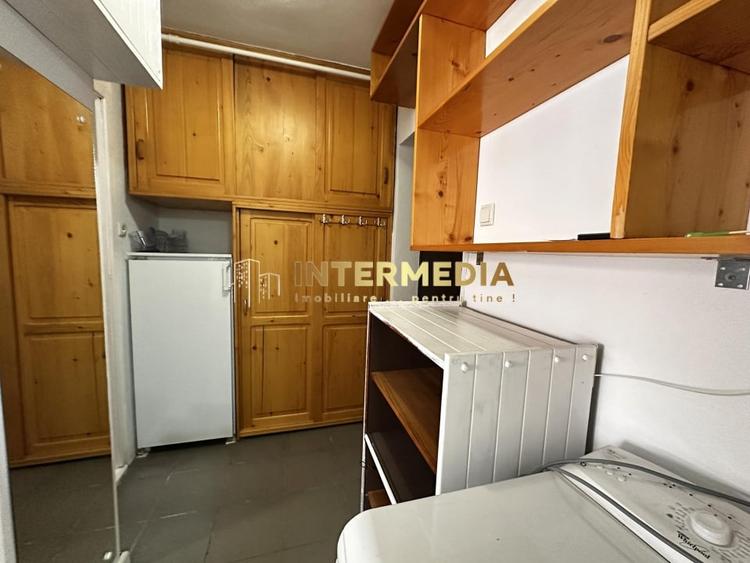 Garsonieră decomandată, mobilată în Cetate