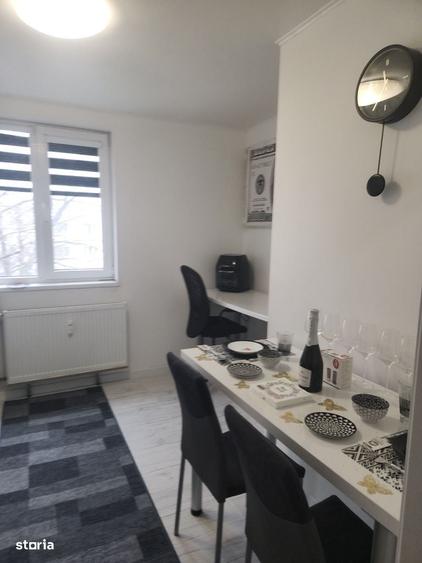 Apartament cu 3 camere semidecomandat în 1 Decembrie 1918