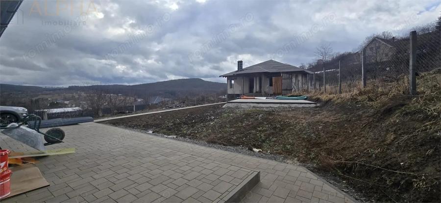 Casă cu Teren 1000 Mp în Sud