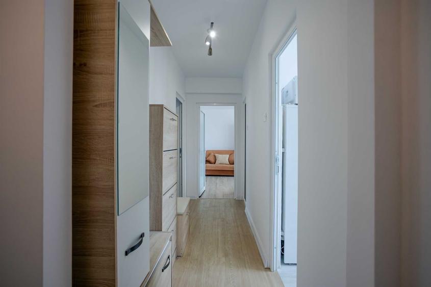 Apartament cu 3 camere semidecomandat în Ultracentral