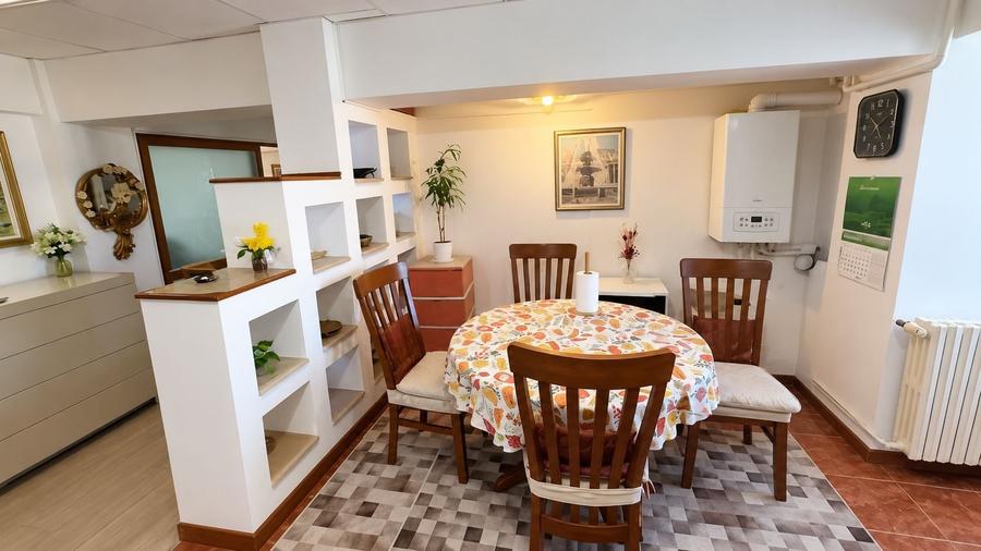 Apartament cu 3 camere decomandat, mobilat în Central