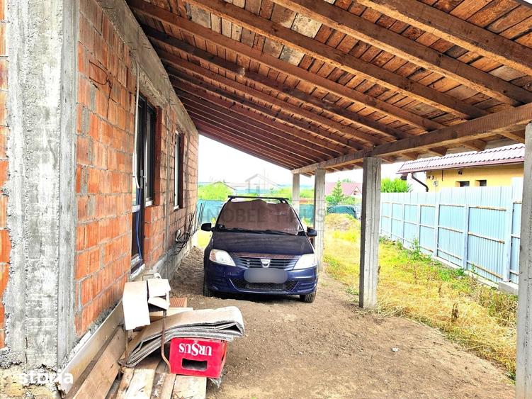 Casă cu 7 camere cu Teren 600 Mp în Perieni