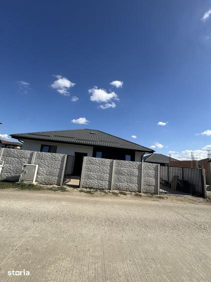 Casă cu 4 camere cu Teren 350 Mp în Central