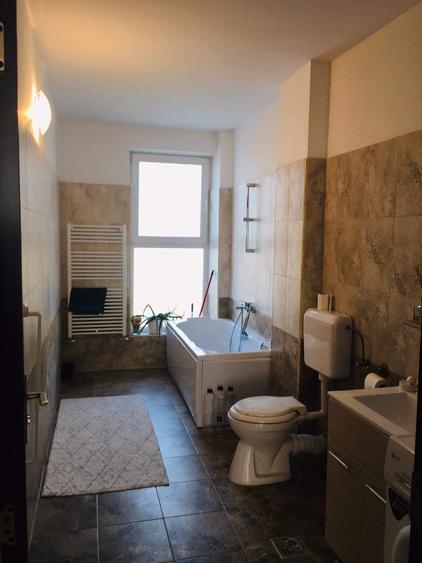 Apartament cu 3 camere decomandat în Drumul Carului