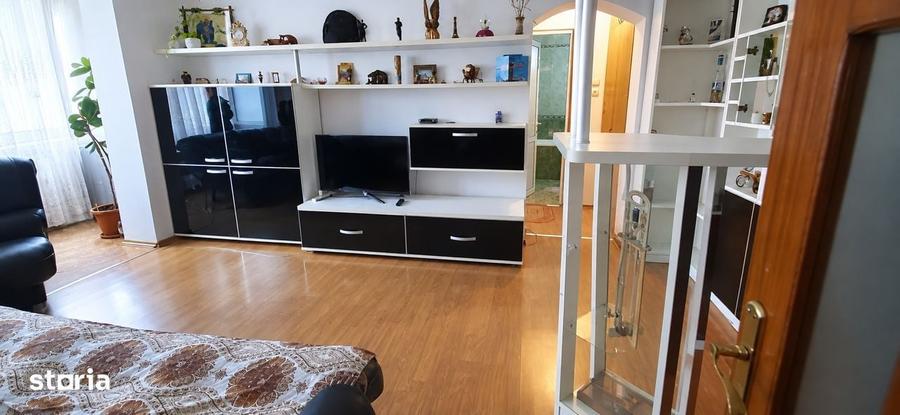 Apartament cu 2 camere semidecomandat în Central