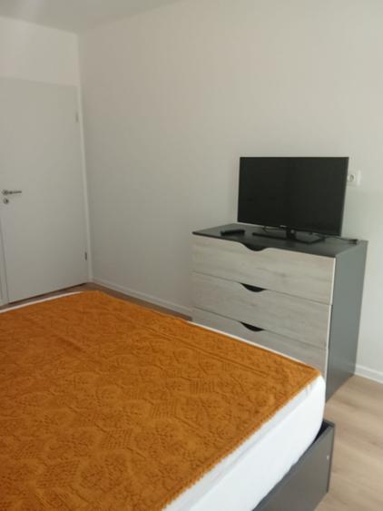 Apartament cu 2 camere decomandat în Tractorul