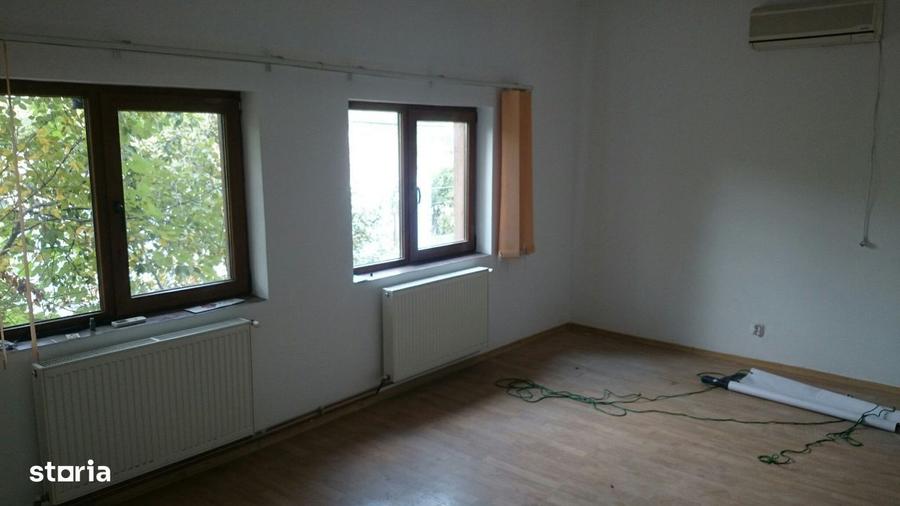 Casă cu 4 camere cu Teren 70 Mp în Central