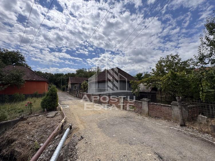 Casă individuală cu 3 camere cu Canalizare în Răcăștia