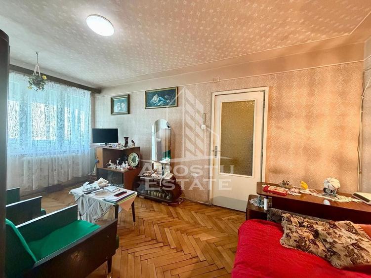 Apartament cu 2 camere semidecomandat, mobilat în Circumvalațiunii