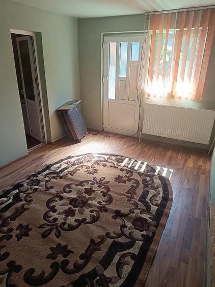 Casă cu 4 camere cu Teren 4925 Mp în Central