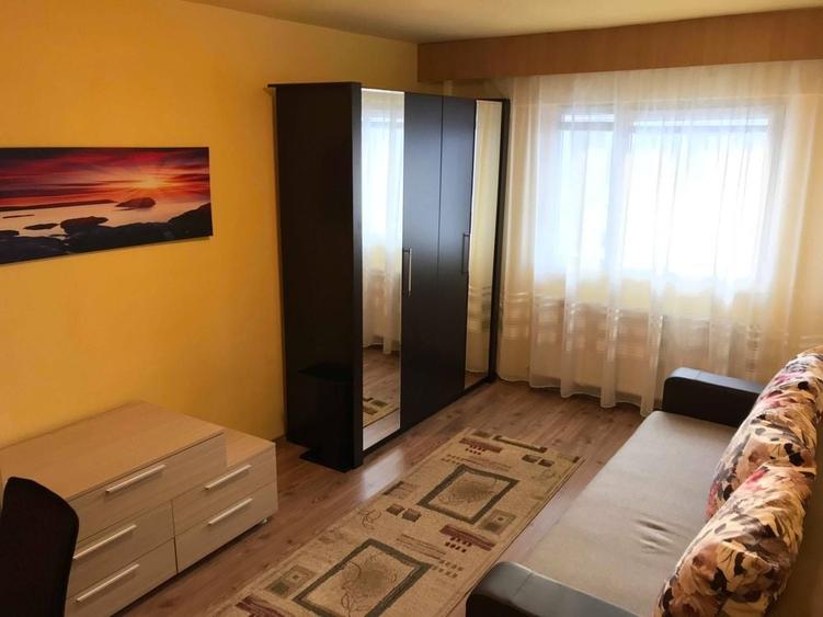 Garsonieră decomandată în Central