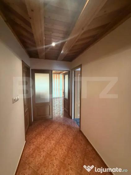 Casă cu 6 camere cu Teren 250 Mp în Bereasca