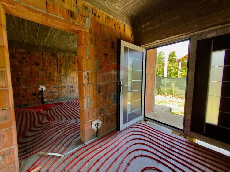 Casă individuală cu 5 camere cu Teren 400 Mp în Ultracentral