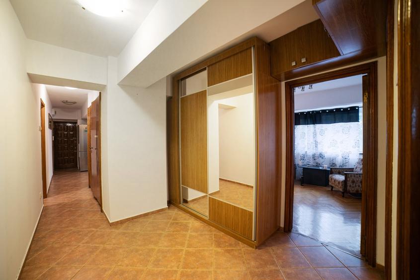 Apartament cu 4 camere decomandat, mobilat în Iancului