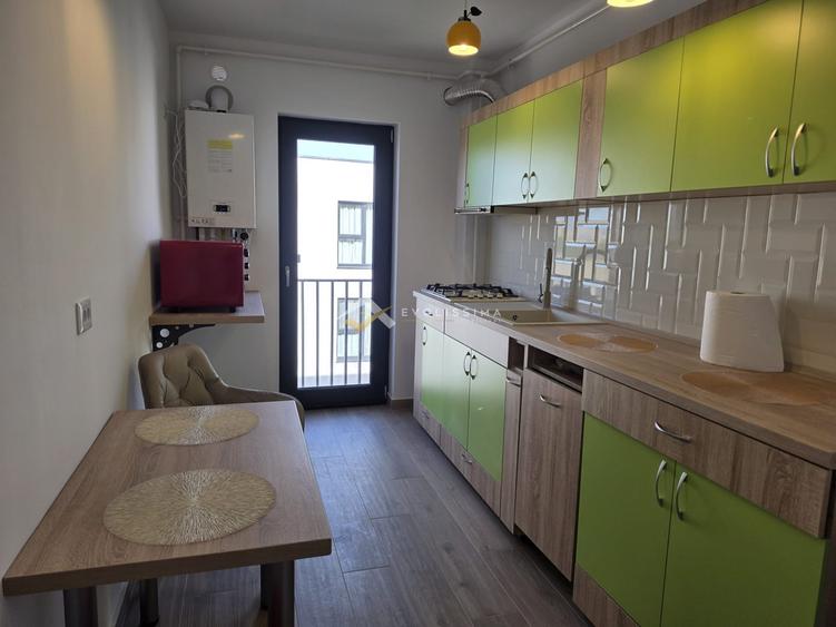 Apartament cu 3 camere decomandat, mobilat în Cristian