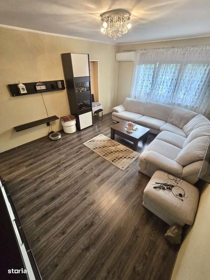 Apartament cu 4 camere decomandat în Central