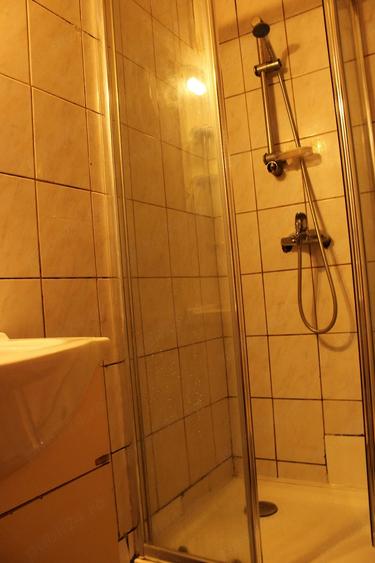 Garsonieră decomandată în Central