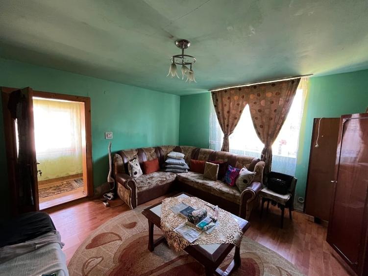 Casă individuală cu 4 camere cu Teren 1439 Mp în Jupani